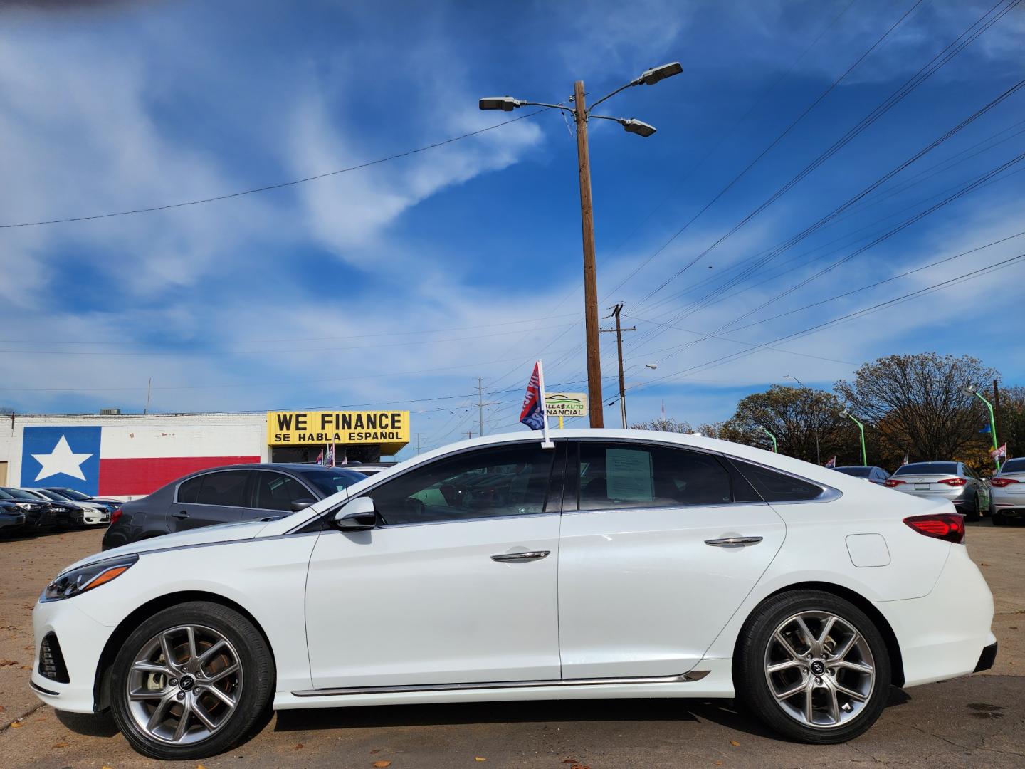 2018 DIAMOND WHITE Hyundai Sonata Sport (5NPE34AB5JH) with an 2.0L engine, AUTO transmission, located at 2660 S.Garland Avenue, Garland, TX, 75041, (469) 298-3118, 32.885551, -96.655602 - Welcome to DallasAutos4Less, one of the Premier BUY HERE PAY HERE Dealers in the North Dallas Area. We specialize in financing to people with NO CREDIT or BAD CREDIT. We need proof of income, proof of residence, and a ID. Come buy your new car from us today!! This is a Very clean 2018 HYUNDAI SON - Photo#6